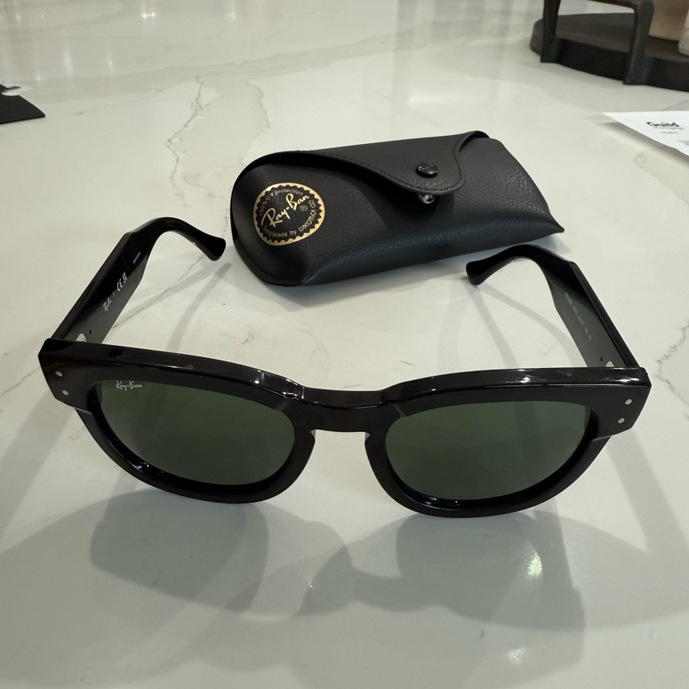 Almost New Ray-Ban Mega Hawkeye Sunglasses